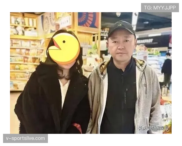 孔令辉一笑像明星，掏钱包那一刻像我家楼下大叔，难以直视的反差